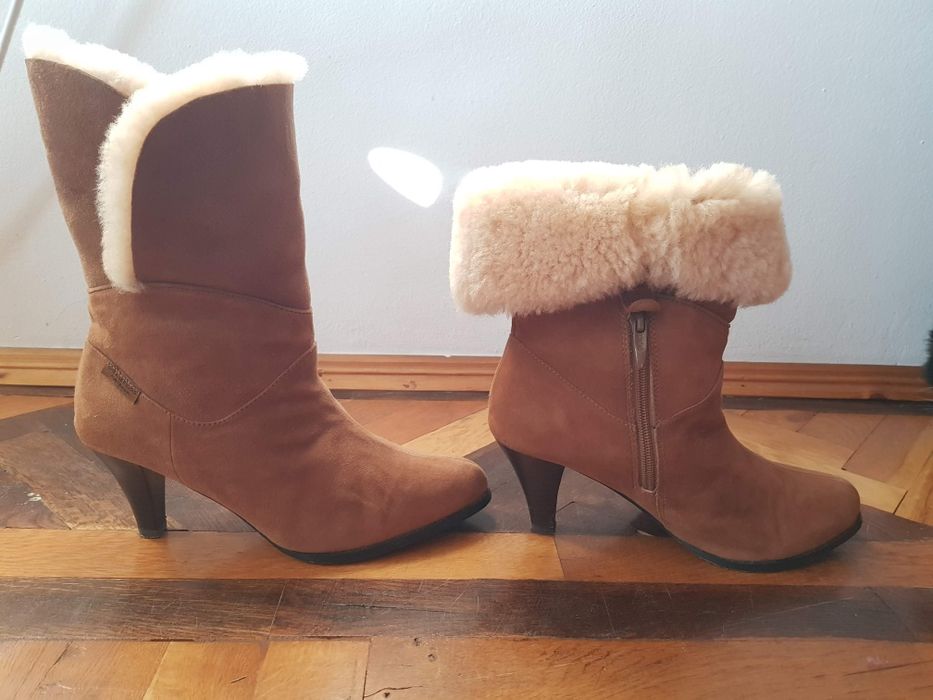 UGG обувки на нисък ток