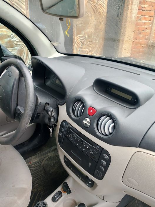 Продавам Citroen c3 1.6 бензин на части . Автоматик