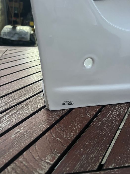 GROHE тоалетна чиния чисто нова с лек фабричен дефект на ъгълчето