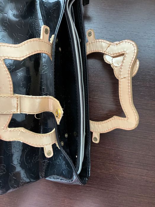 Vând geanta Hello Kitty