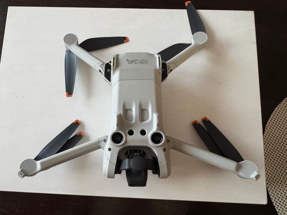 Drona DJI Mini 3 Pro + RC cu ecran