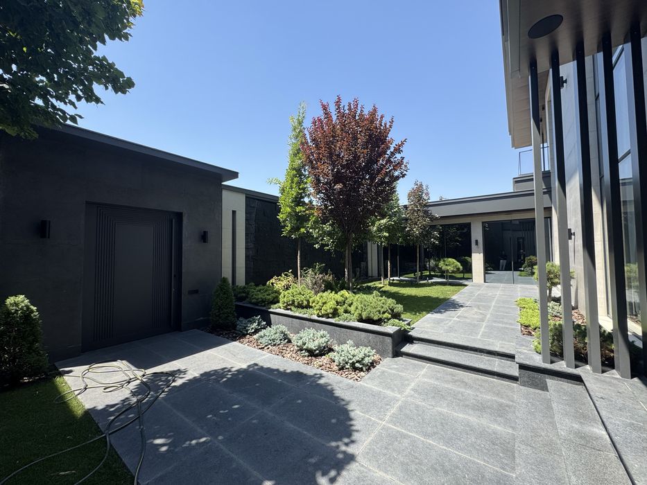 Продаётся Шикарный Hi-Tech дом.