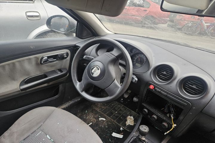Far dreapta Seat Ibiza 2003 1.9 SDI MT (64 hp)