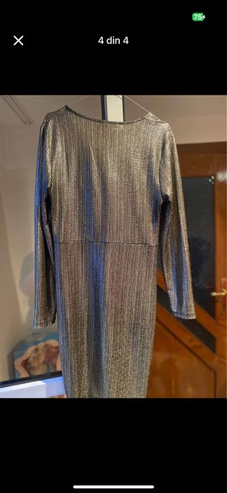 Rochie auriu cu negru