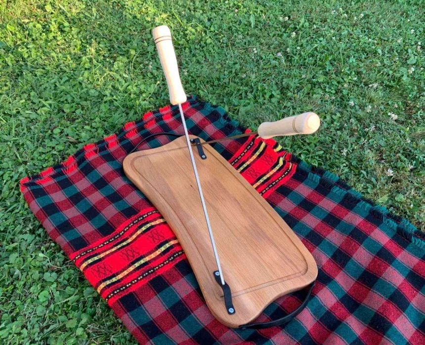 Масивна букова дъска за скара със метални шишове размери (54см x 21см)