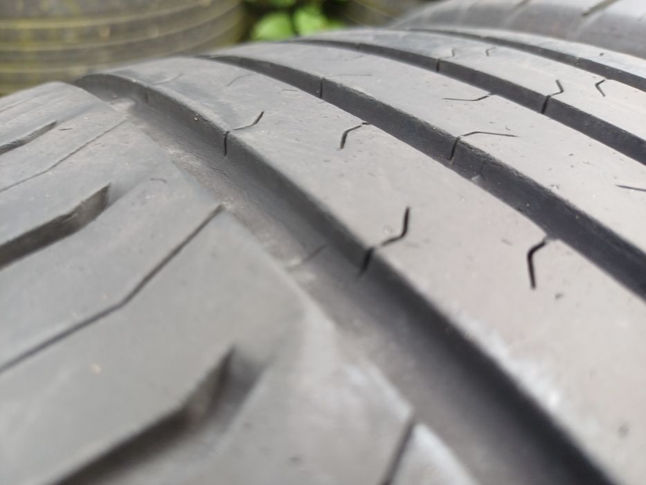 Vând 4 anvelope de vara 205 55 r16 CONTINENTAL  foarte bune