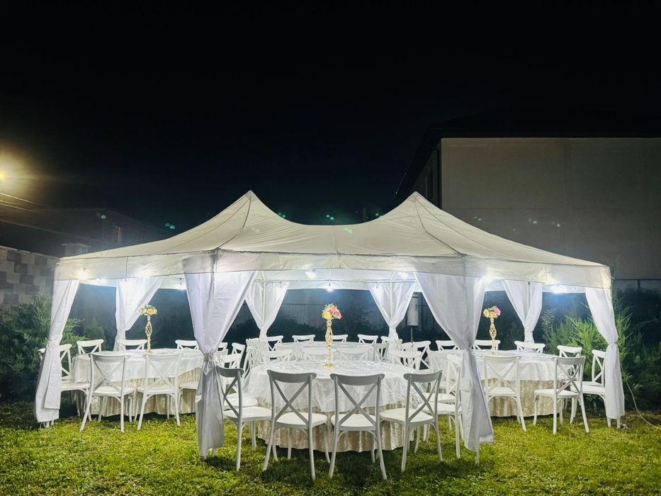 Стол стулья посуда