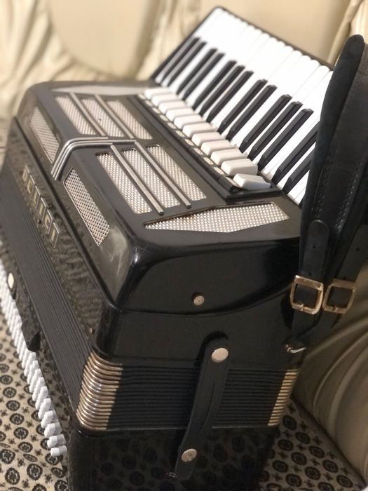 Vand acordeon 120 basi DELICA
