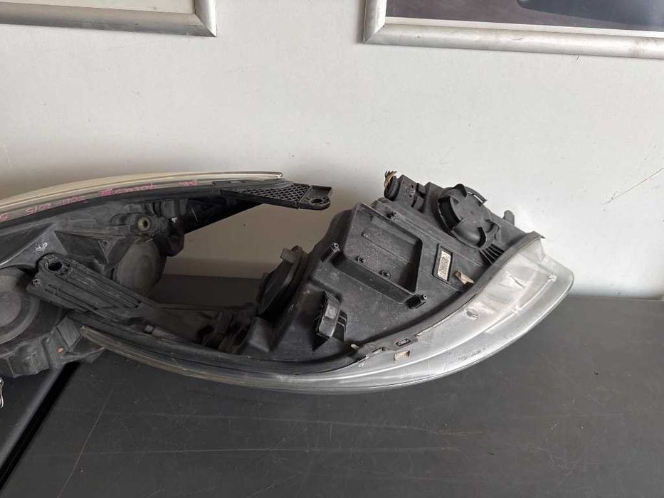 Faruri Ford Focus III far stanga BM51-13W030-SB far dreapta BM51-13W029-DH
