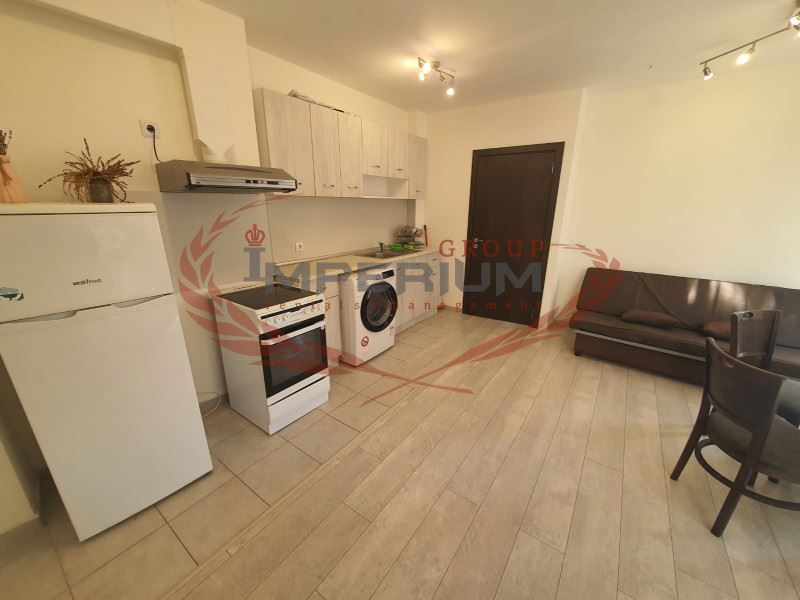 Дава се под наем Тристаен апартамент в Варна, Център - 75 кв.м за 765 € - Снимка #2