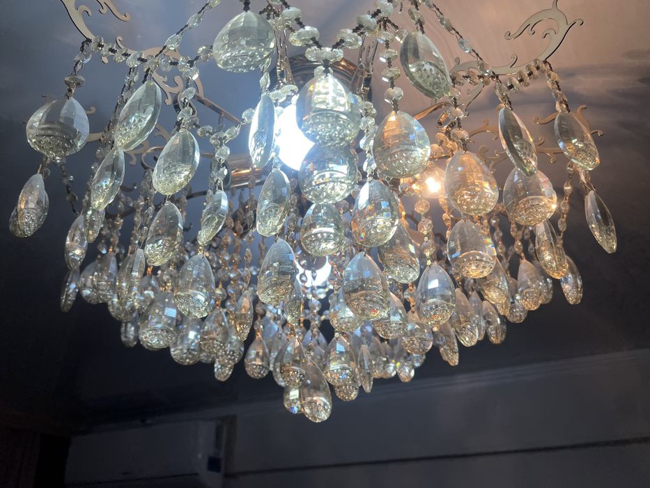 Продаю люстру в хорошем состояний