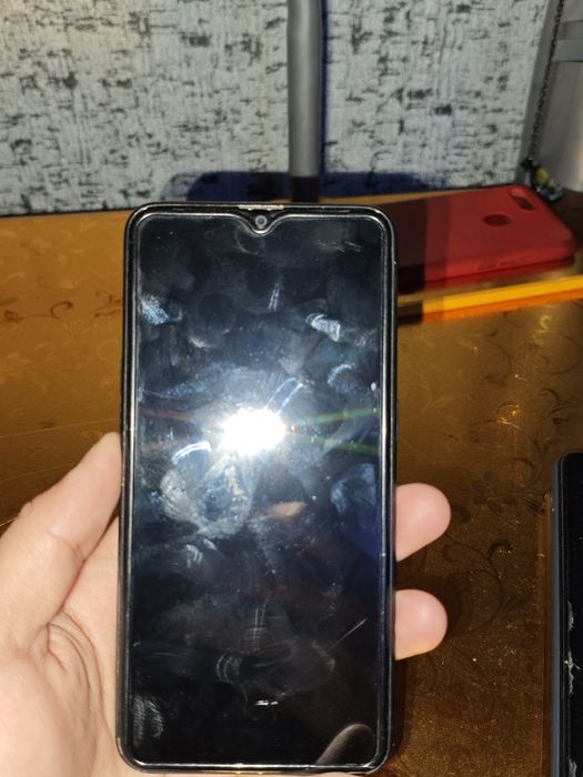 2 телефона Самсунг и оппо