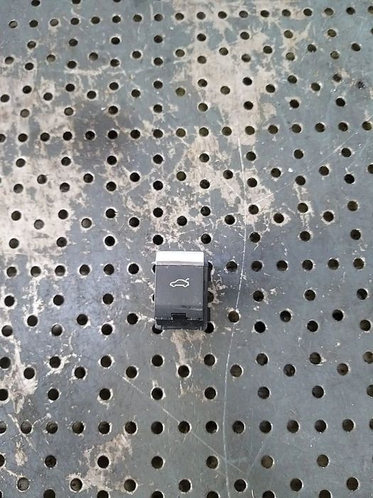 Buton deschidere portbagaj audi a4 b9 8w 4m0959831a