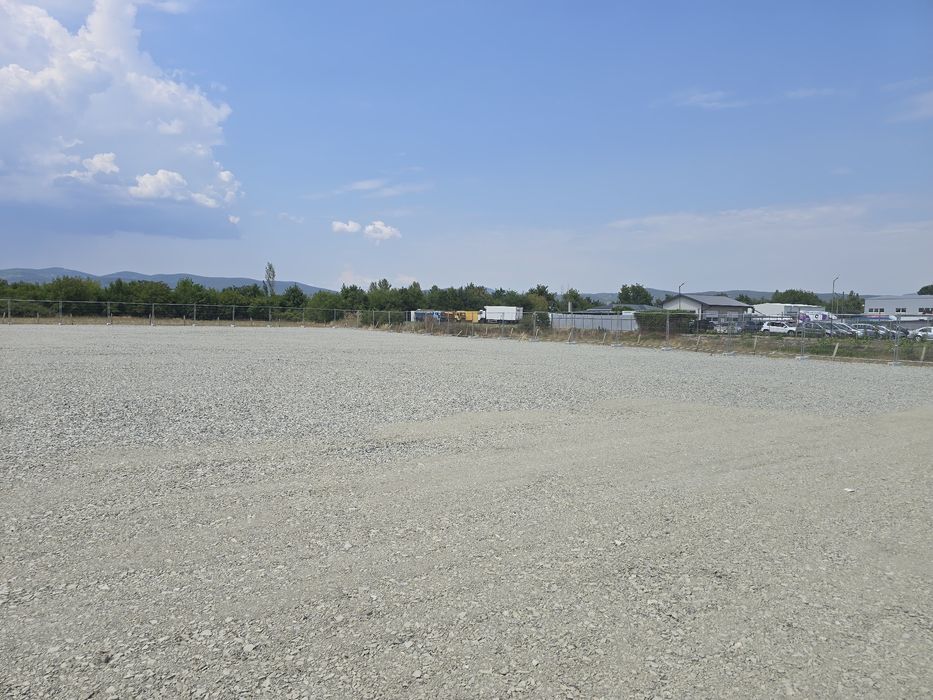 Давам под наем парцел ,склад