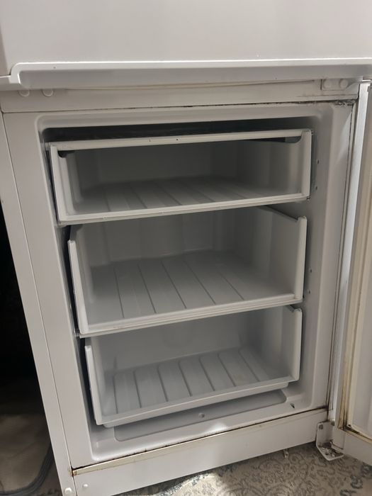 Холодильник Indesit