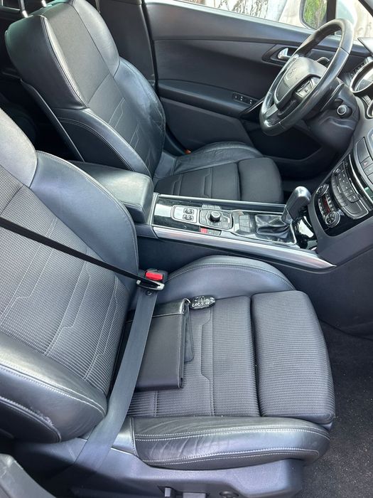 Scaune din piele cu încălzire și banchete spate Peugeot 508 SW 2011