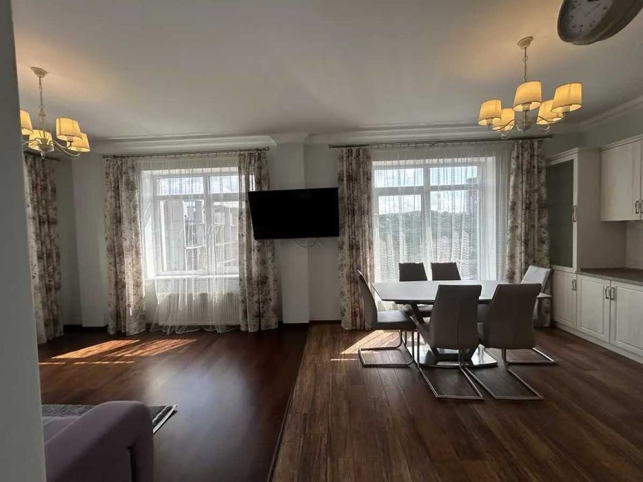 Тристаен имот в Център-НДК