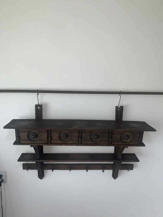 Cuier polita cu patru sertate decor