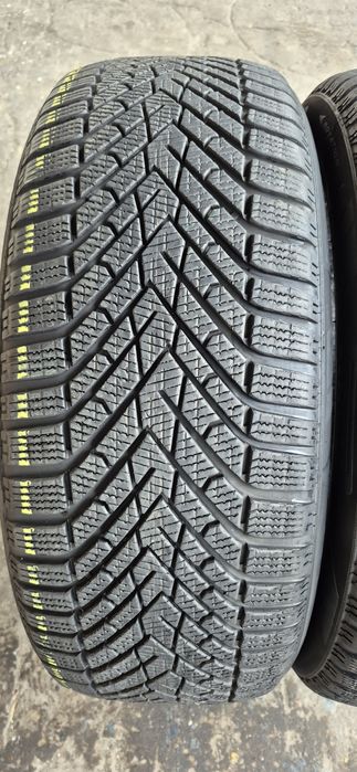 2 anvelope iarna ca noi Pirelli 235/50/20,dot 2022.Pretul este pe bucata