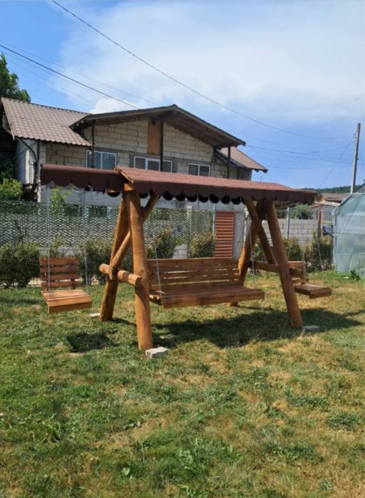 Leagane, mese, locuri de joaca