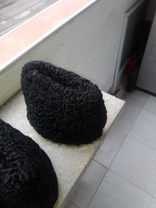 Астраганини калпаци от 100процента-естествена кожа