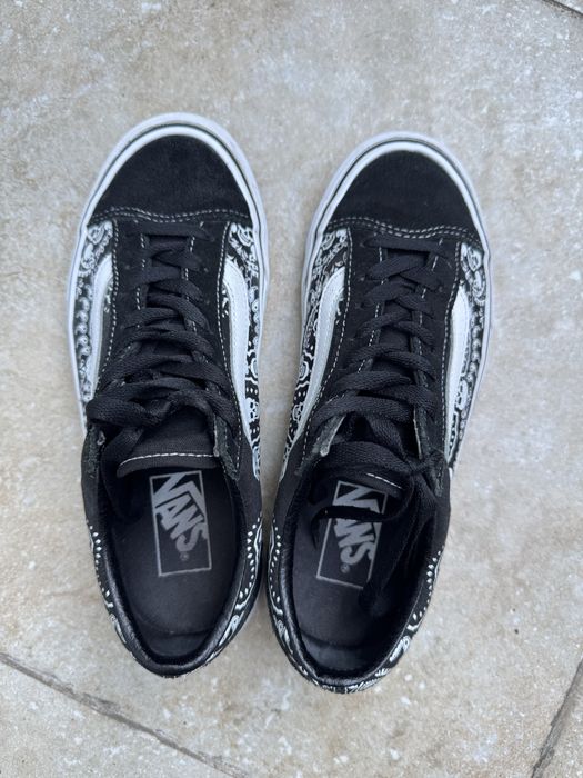Vand Bandana Negru si Alb