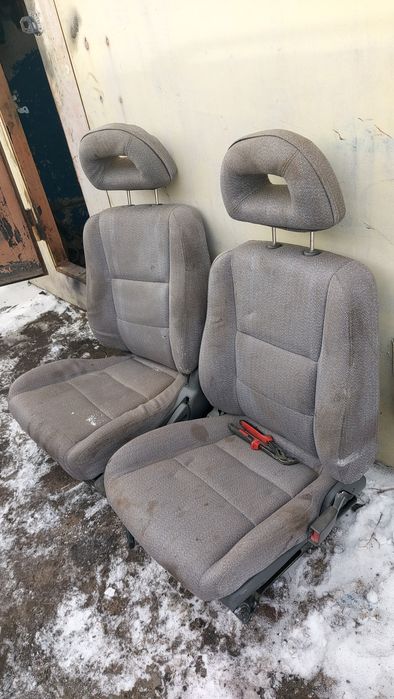 Продам пара сиденей мазда