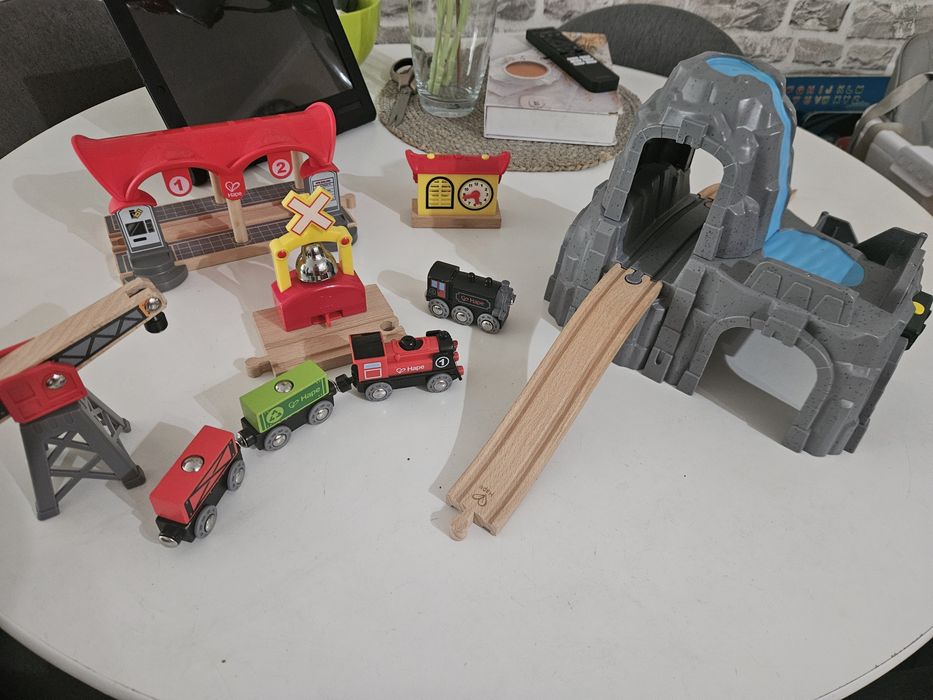 Hape  дървени играчки, гара, тунел, звънец, кран