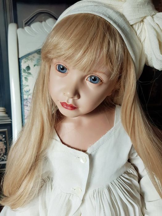 Papusa Lauren by Philip Heath.  Citeste descrierea pana la final. O adevarata  bijuterie