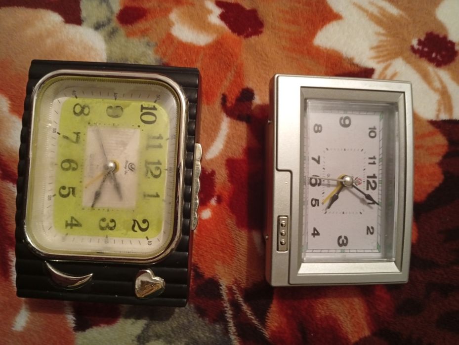 Часы настольные 2 штуки