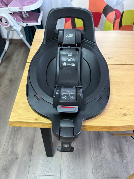 Scoică auto Britax Römer Baby-Safe Pro + baza Isofix + insert de nou născut
