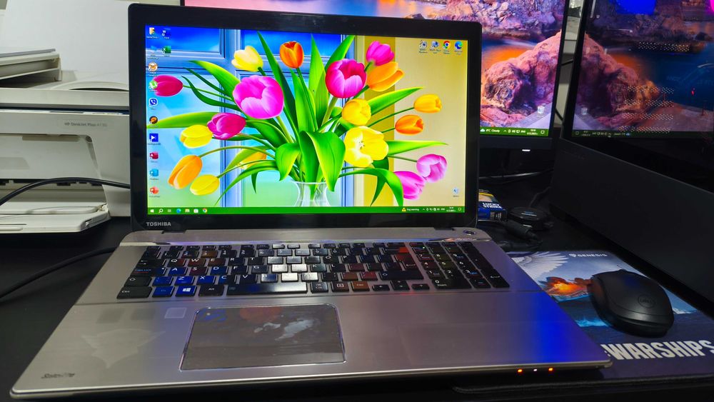 Голям и Бърз 17.3 Лаптоп Toshiba Intel Core i7 16Gb RAM Видеокарта 4Gb