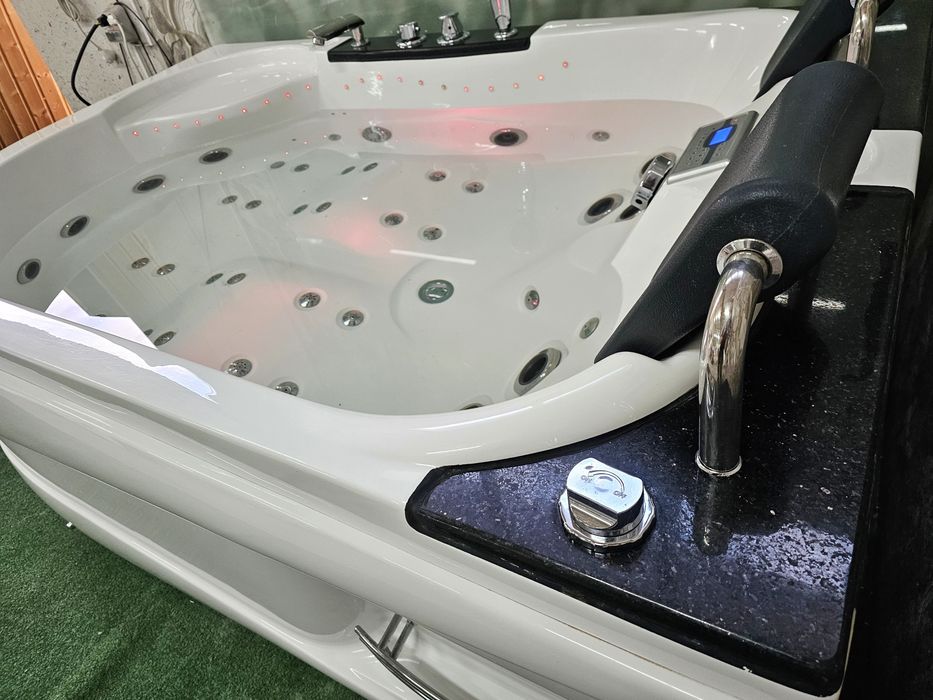 Джакузи за двама Хидромасажна Вана с Подгрев  1.80х1.20