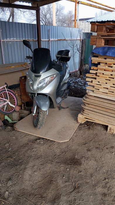 Макси скутер продам