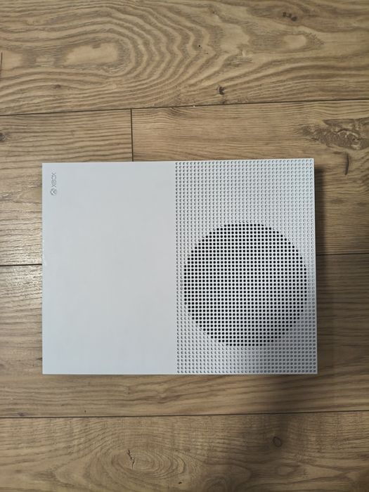 Xbox One S 2 manete si jocuri