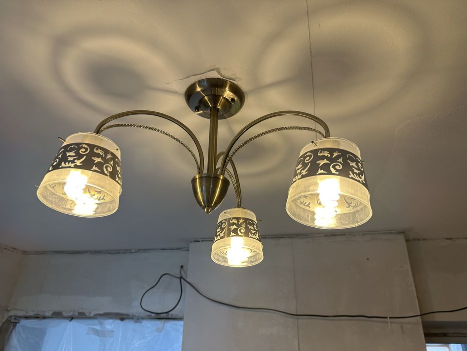 Люстра трех рожковая