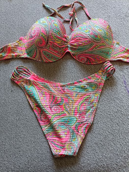 Costume de baie noi