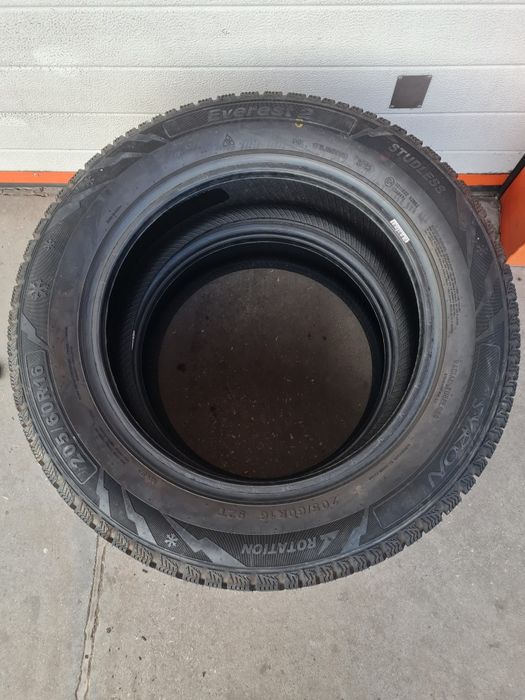 Зимни гуми 2 броя SYRON Everest2 205 60 R16 дот 3723