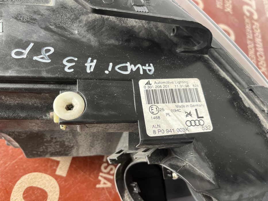 Ляв и десен фар Audi A3 8P (2003-2013)