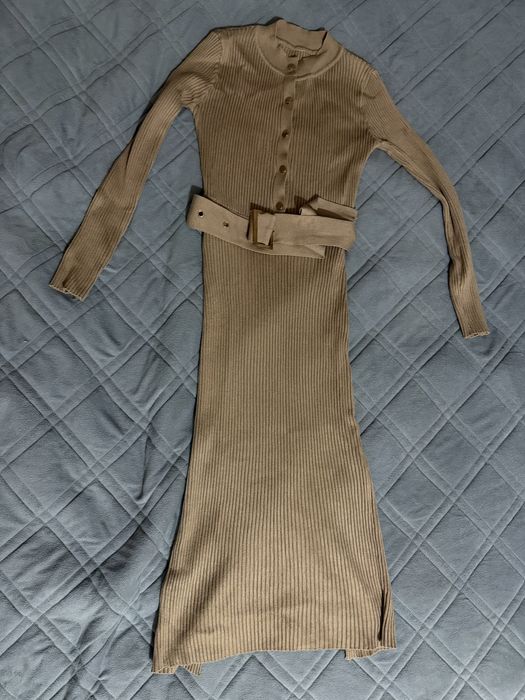 Продам трикотажное платье 42 размер, сидит по фигуре