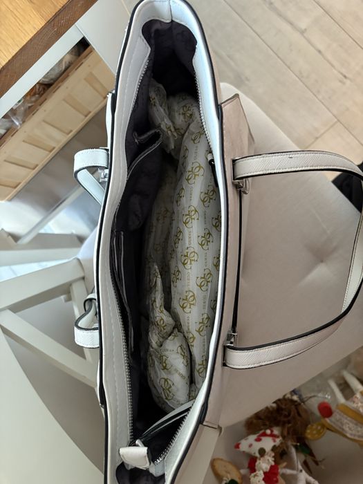 Дамска чанта Guess