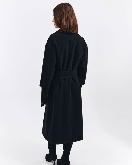 Продавам Черно палто