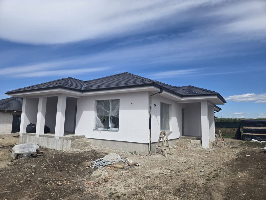 Vând casa semifinisata