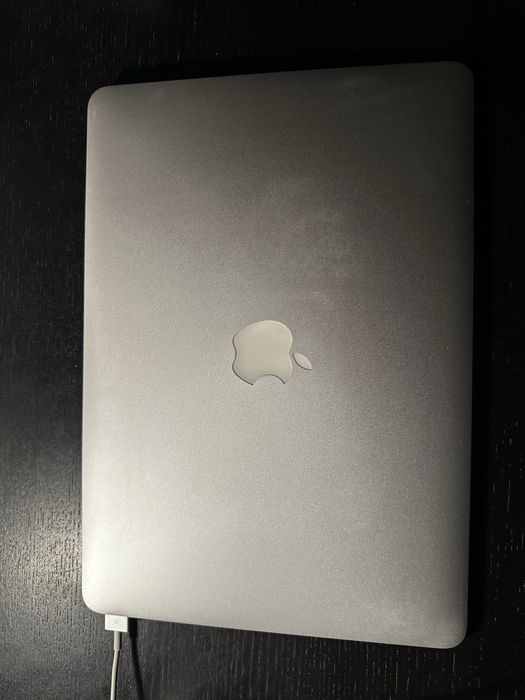 Macbook Air 13 inch 240 ssd i5 la cutie