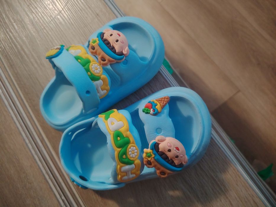 Продам обувь для девочки