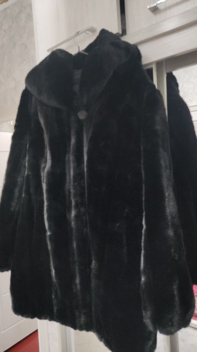 Продается Шуба капюшоном