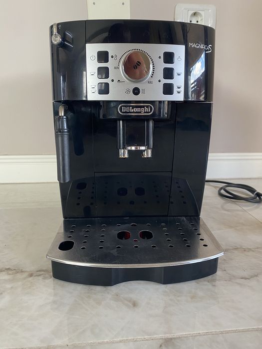 Aparat cafea -expresor Delonghi Magnifica S