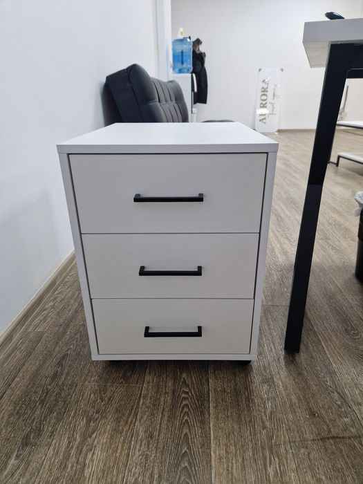 Продам 2 Тумбы офисные, новые