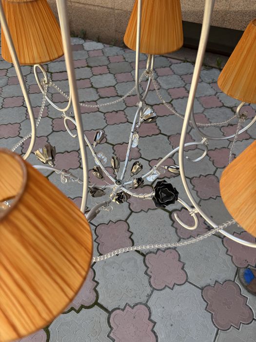 Люстра, металлический корпус