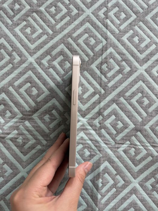 iPhone 13 белый 128Gb Starlight (Белый)